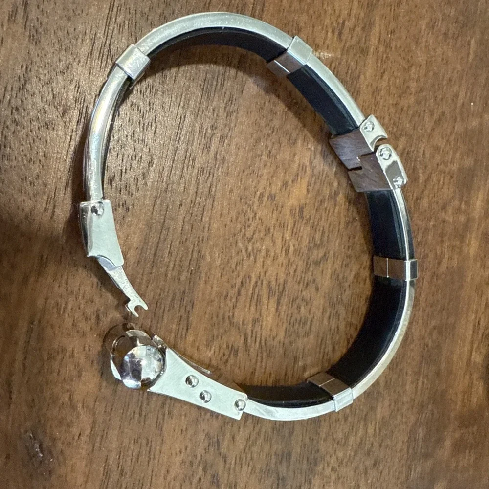 MENS Bracelet Silver Tone Black Accent‎  Sturdy excellent condition